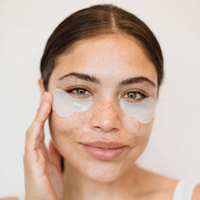 Load image into Gallery viewer, FLORENCE BY MILLS - FLOATING IN THE SKY CLOUD DEPUFFING EYE PADS - Beauty Bar