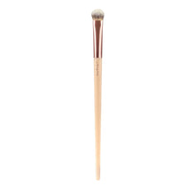 Load image into Gallery viewer, TECHNIC SMOKEY EYESHADOW BRUSH - Beauty Bar 
